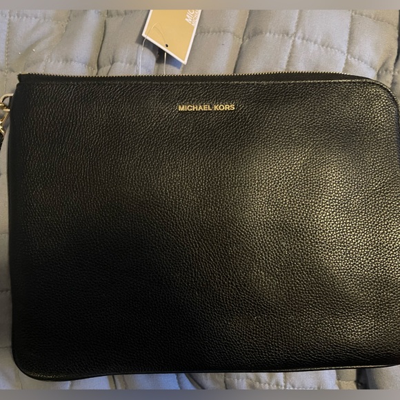 Michael Kors Mercer LG Tech Zip Clutch Black - Picture 1 of 4